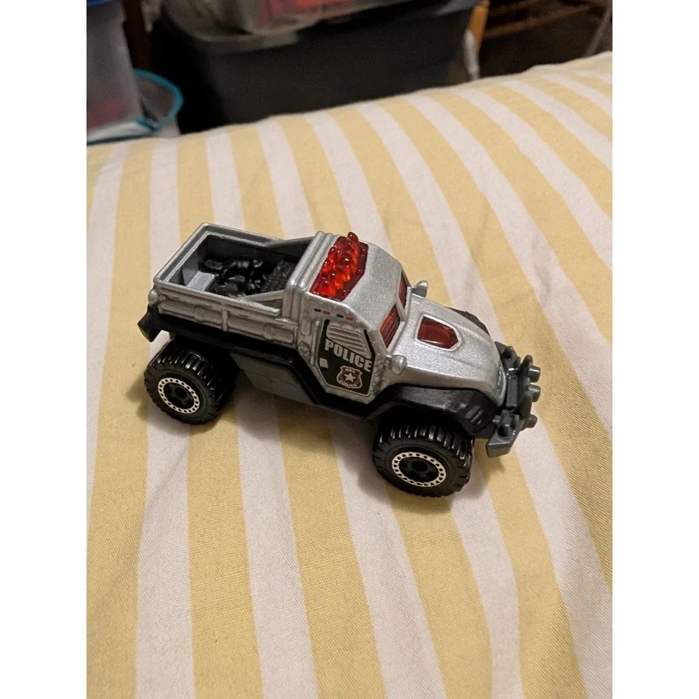 2014 Matchbox 65 Road Raider Truck Silver Police MBX Heroic Rescue 1:64 Diecast